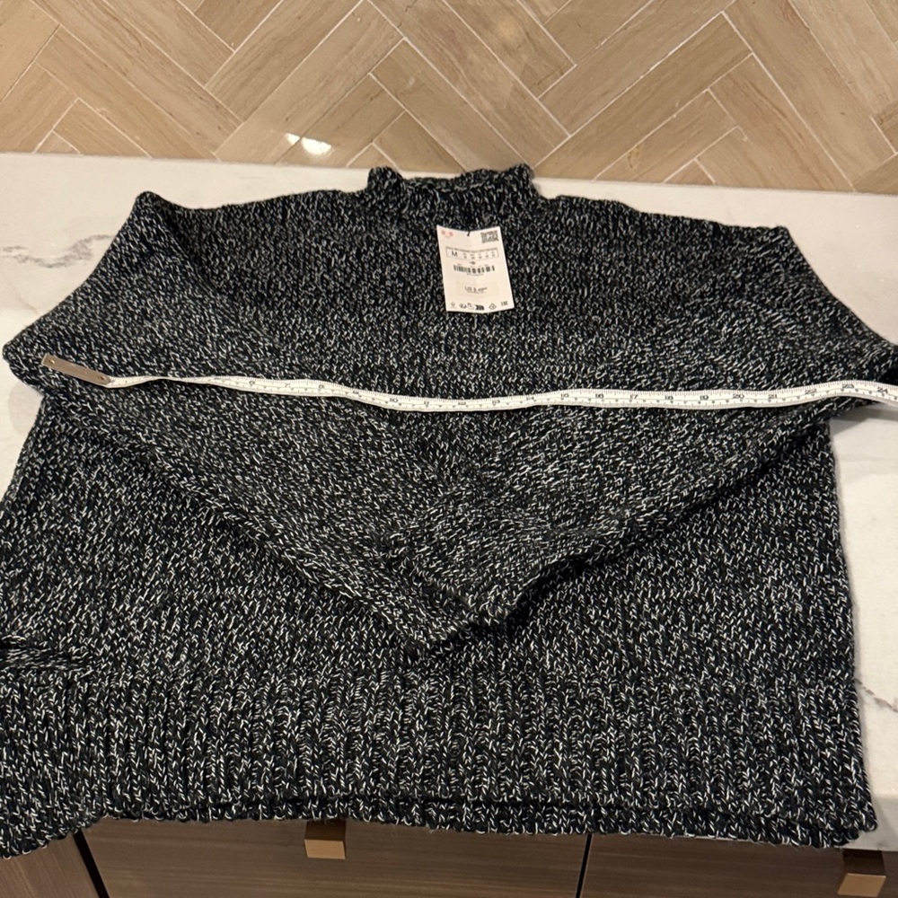 Zara  Black and White over sized Sweater